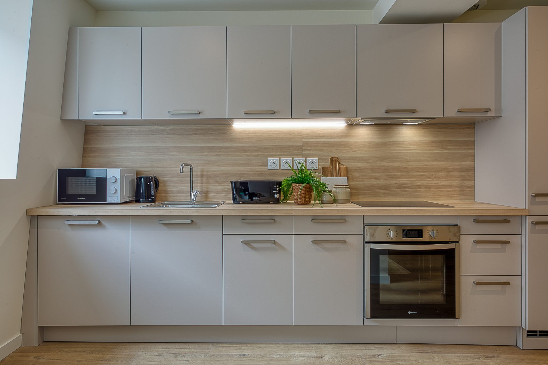 1747817145_la2221_8_original-550102