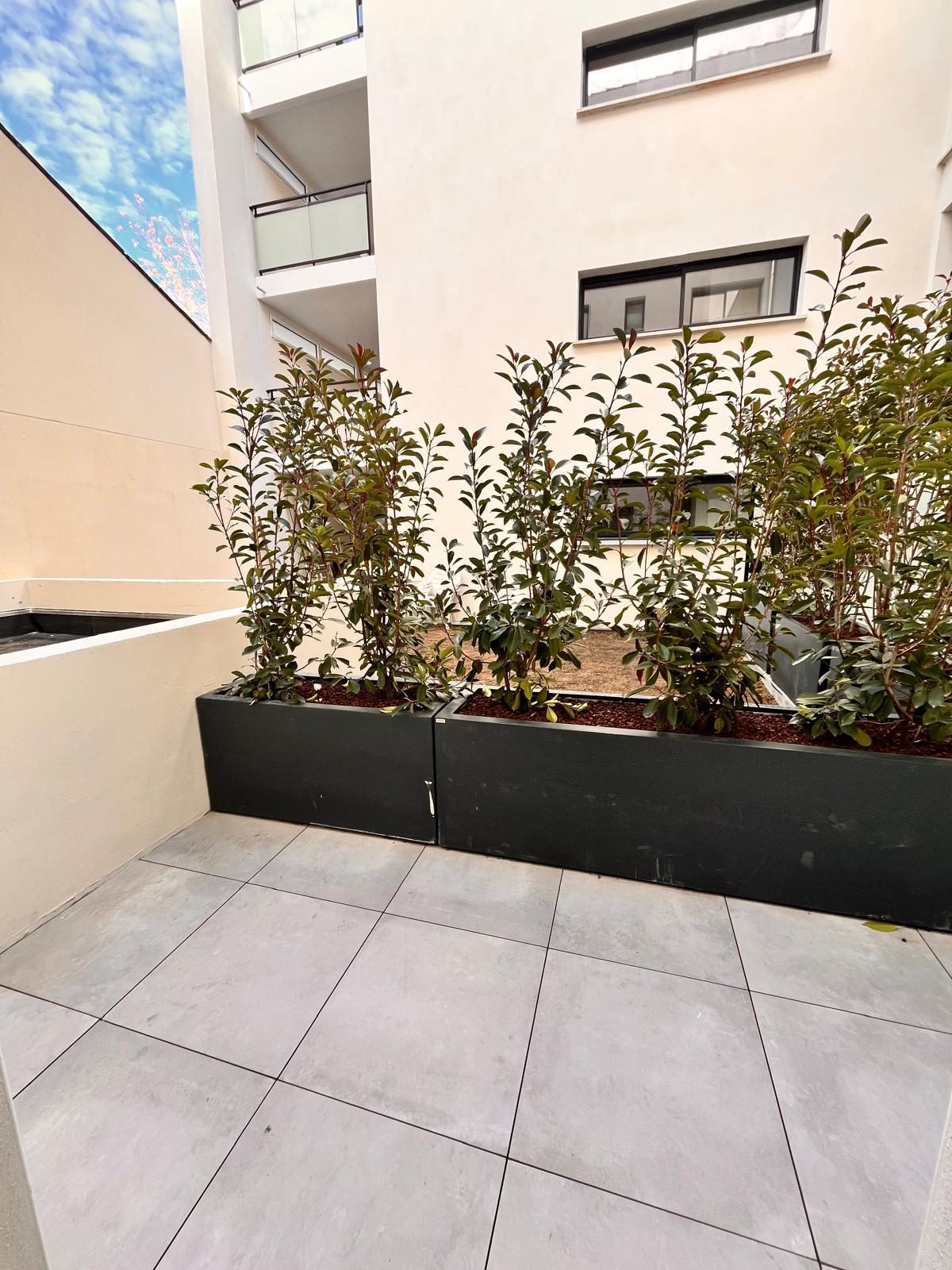 1767349772_la2352_2_original-550556