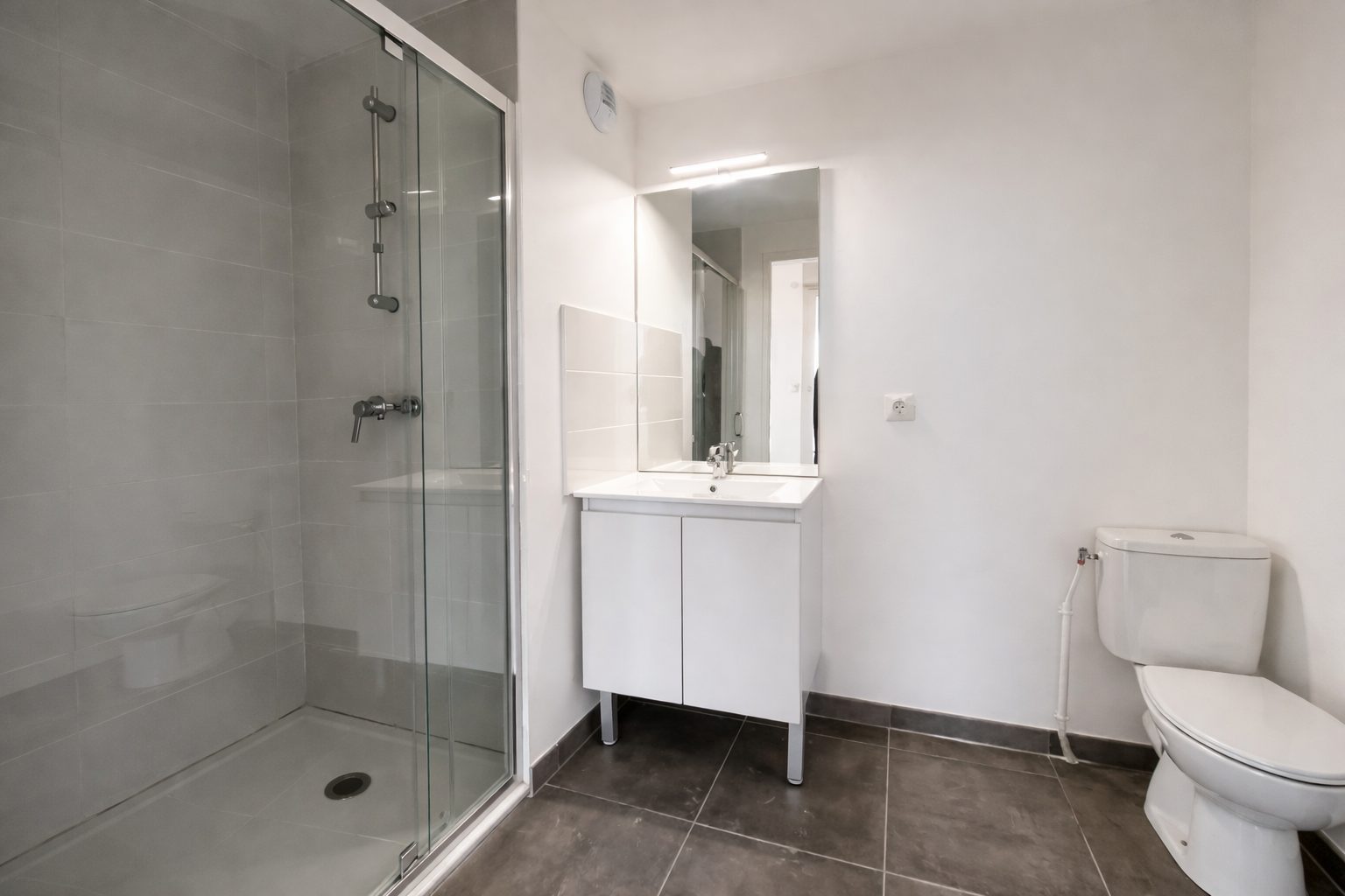 1775204697_la2437_17_original-551580