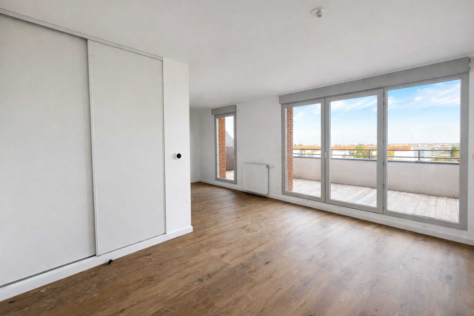 1775204885_la2437_20_original-551580