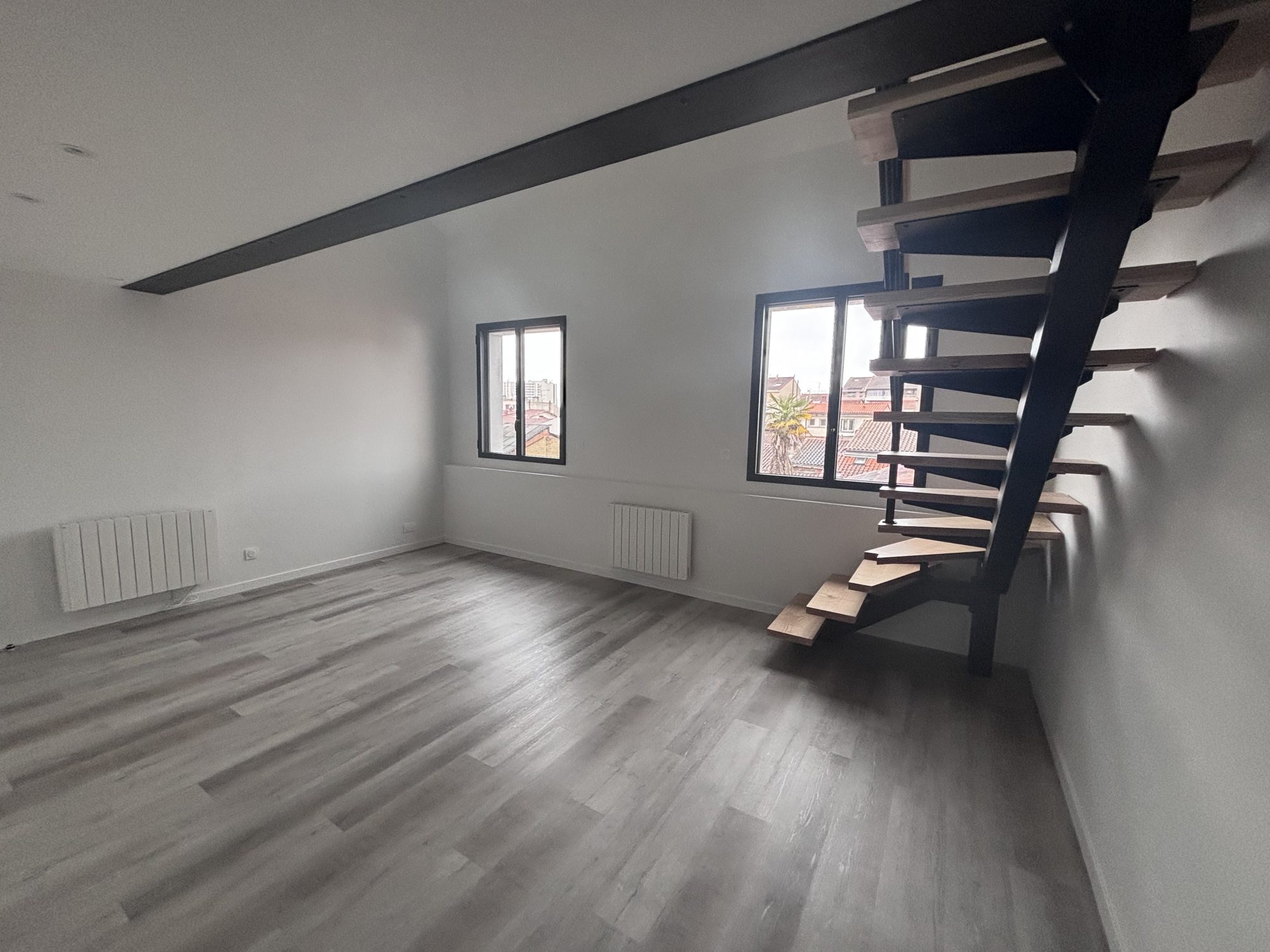 1777893940_va2453_3_original-551950 SUPERBE DUPLEX T2