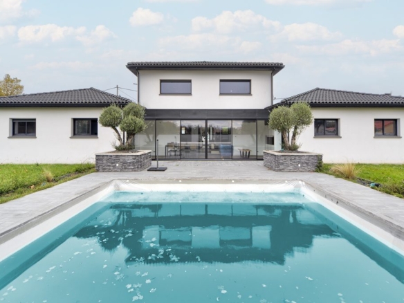 Villa contemporaine d’exception avec piscine, grand garage et prestations haut de gamme