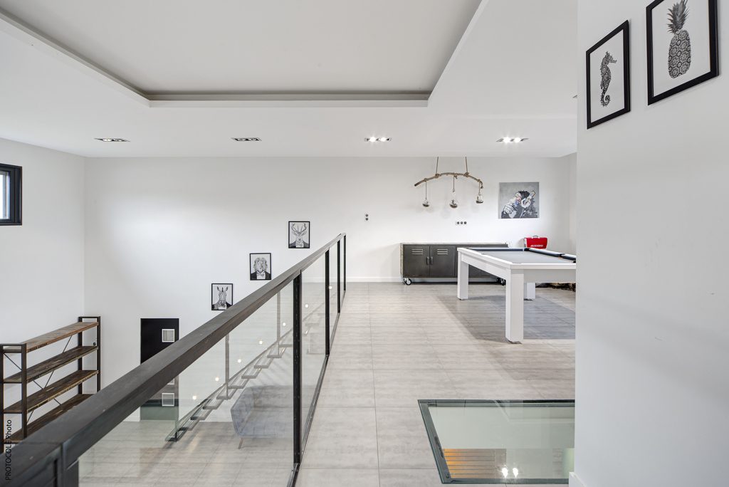 Villa contemporaine meublée d’exception avec piscine, grand garage