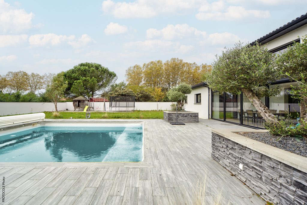 Villa contemporaine meublée d’exception avec piscine, grand garage
