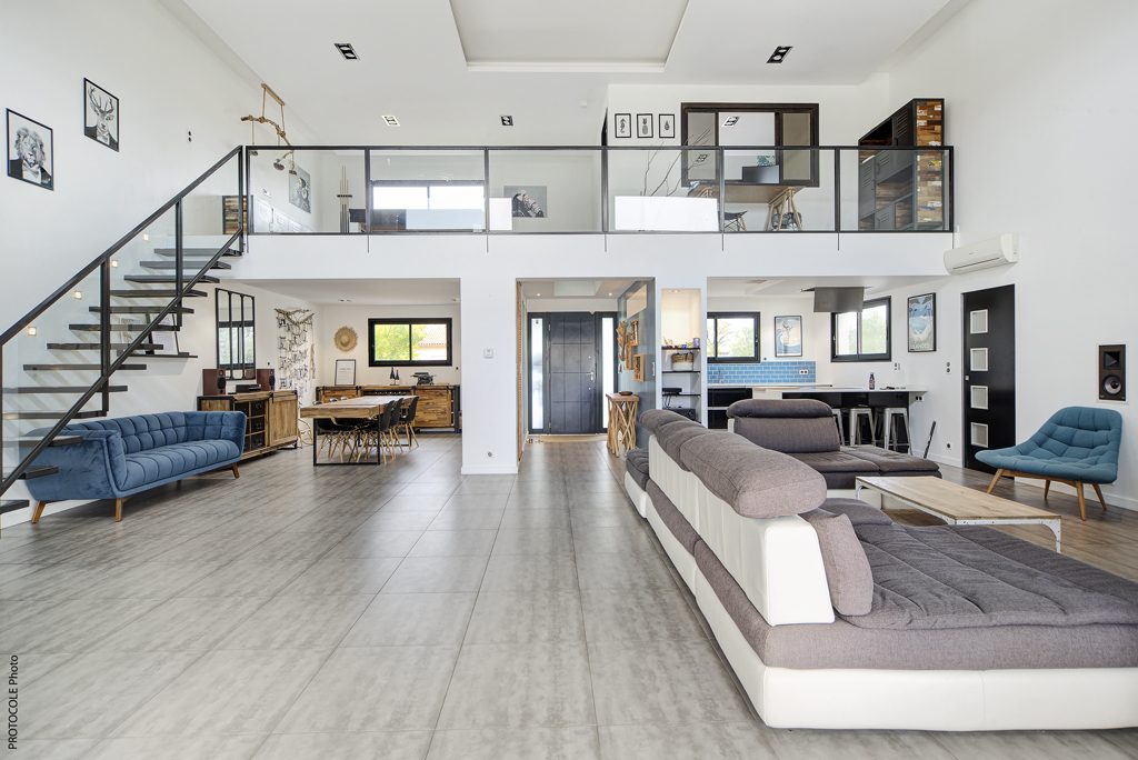 Villa contemporaine meublée d’exception avec piscine, grand garage