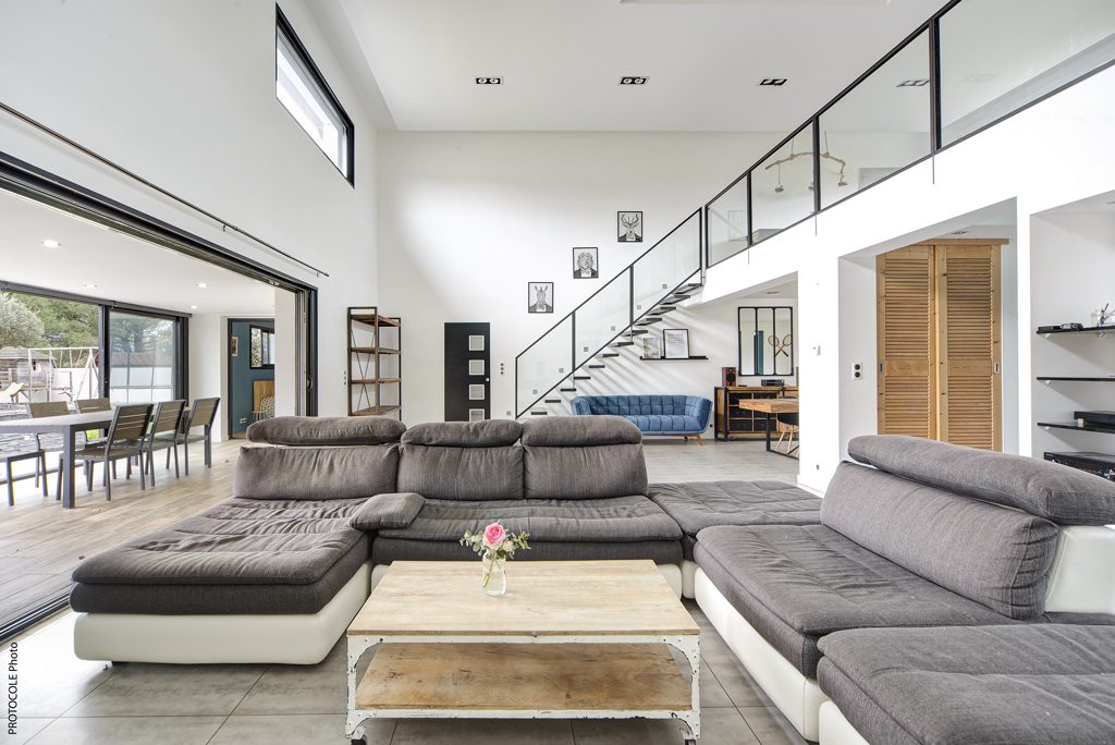 Villa contemporaine meublée d’exception avec piscine, grand garage