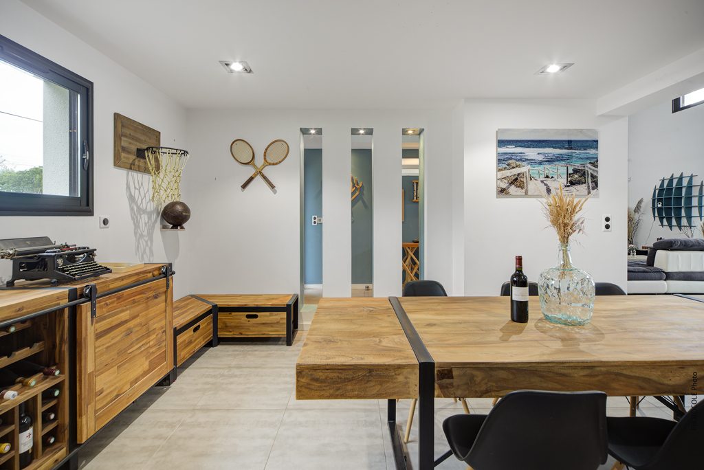 Villa contemporaine meublée d’exception avec piscine, grand garage