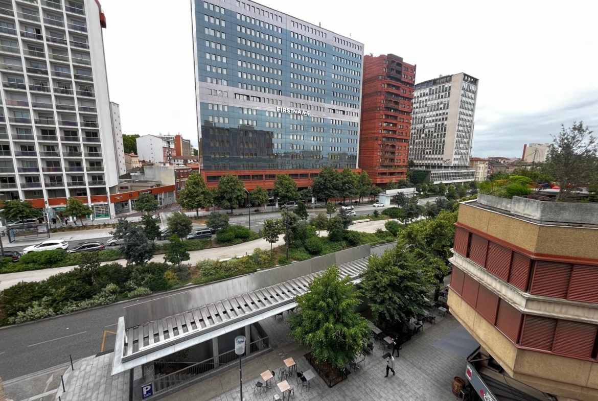 Beau T3 traversant avec ascenseur à deux pas de Jean Jaurès et Matabiau