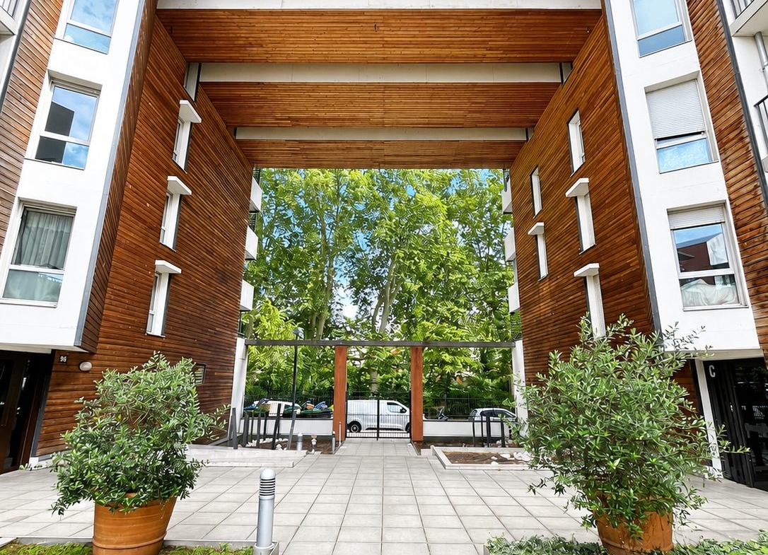 Coup de cœur ! T2 traversant avec terrasse et parking sécurisé