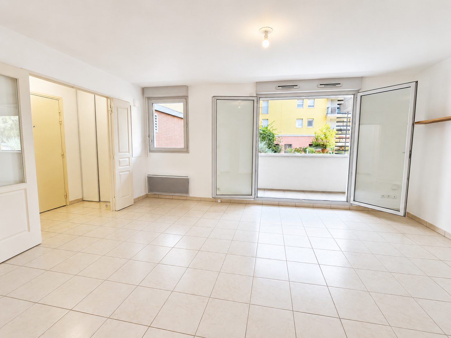 1787147878_va2541_7_original-552673 Coup de cœur ! T2 traversant avec terrasse et parking sécurisé